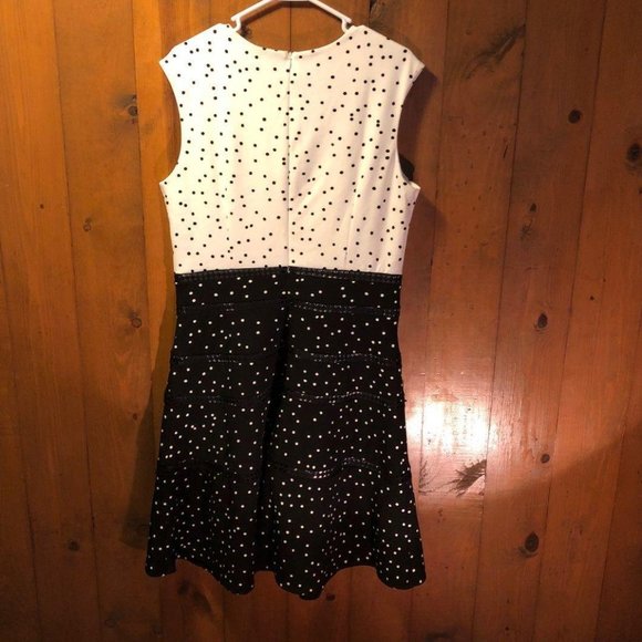 Taylor Dress - Picture 2 of 3